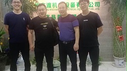 宁波袁总来工厂参观并购买 — 六渡展架裁切打扣机