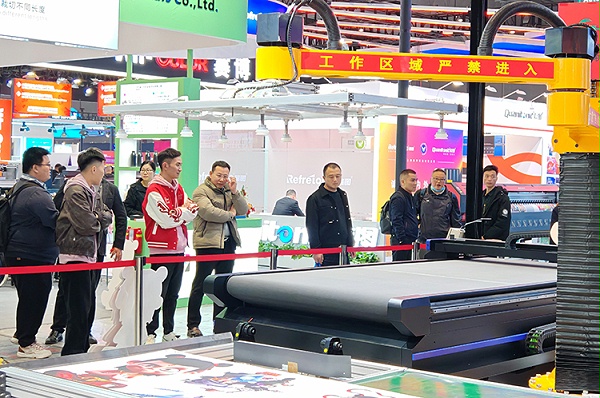 郑州六渡机械臂流水线