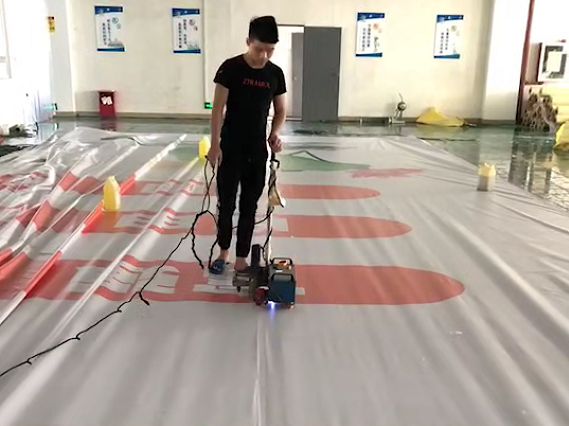 如何使用喷绘布拼接机