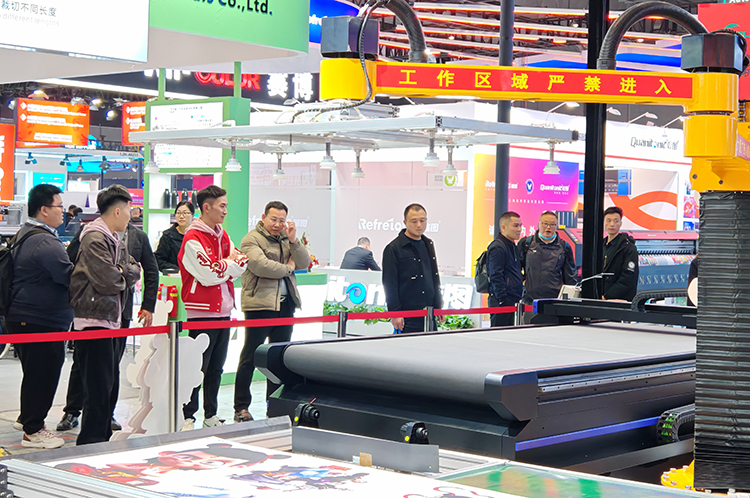 郑州六渡机械臂流水线